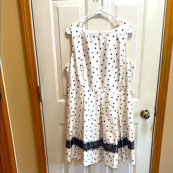 NWT Danny and Nicole White Polka Dot Dress with Black Lace Trim - Picture 1 of 8